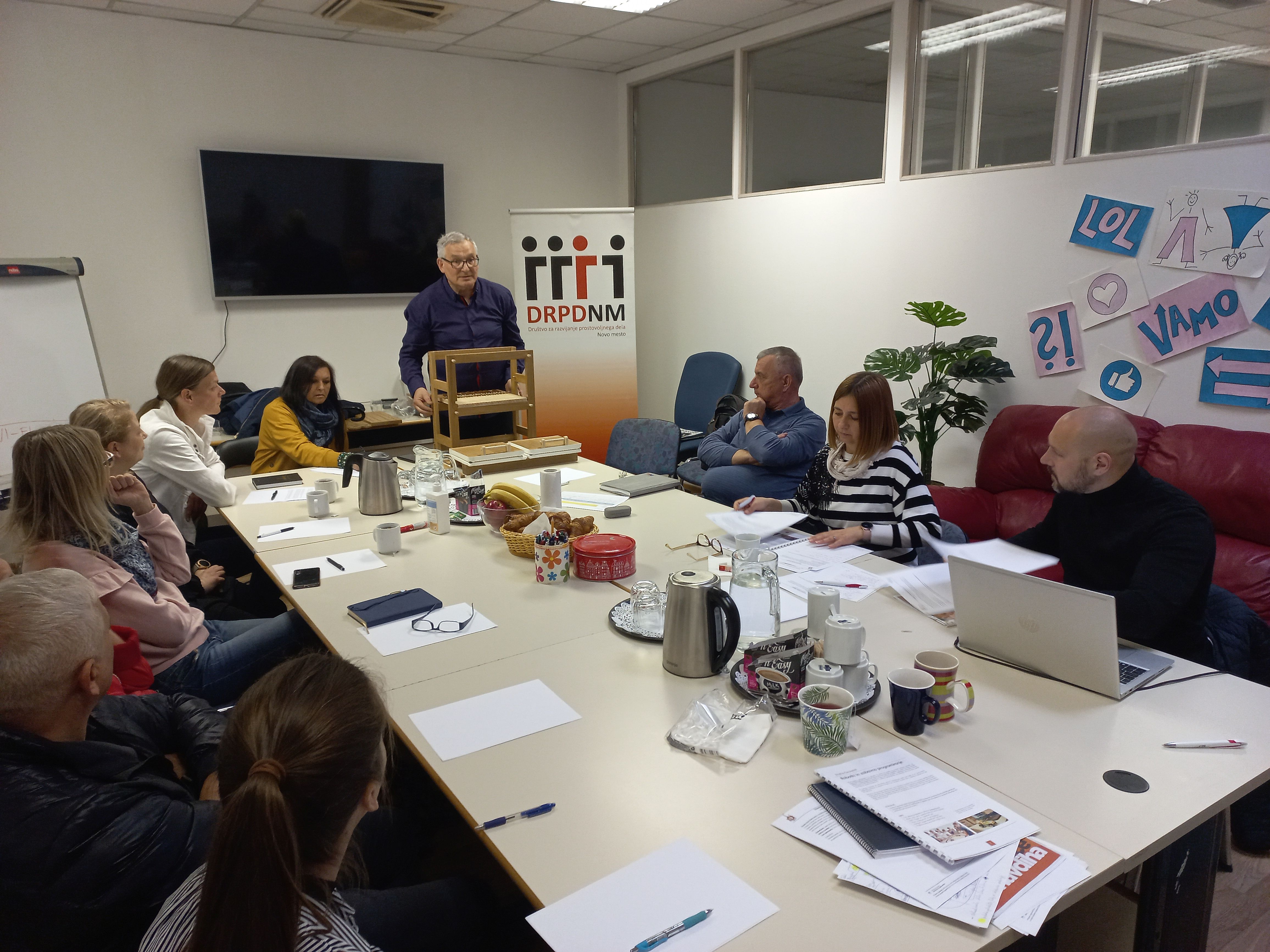 Utrinek z ene od nevladniških avdicij za katalog